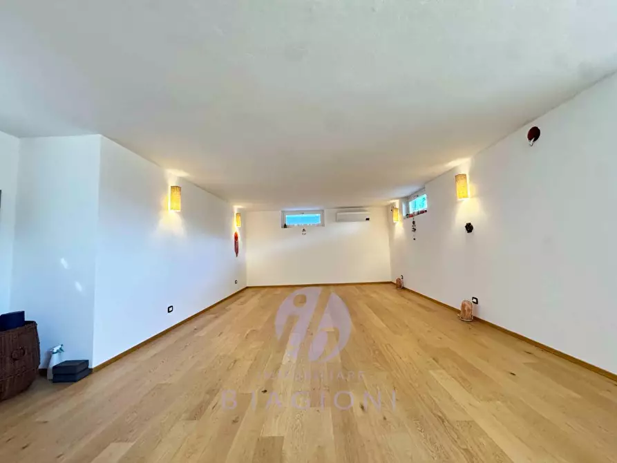 Immagine 12 di Villa in vendita  a Pietrasanta