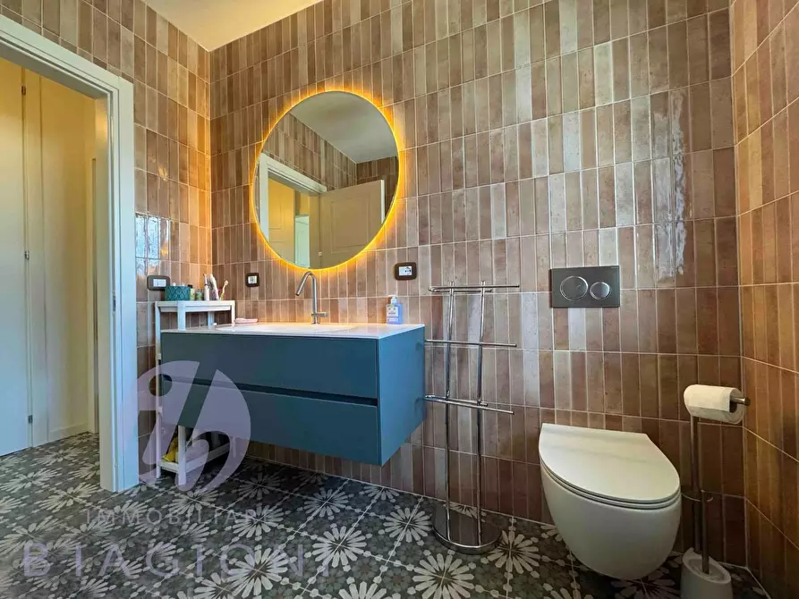 Immagine 24 di Villa in vendita  a Pietrasanta