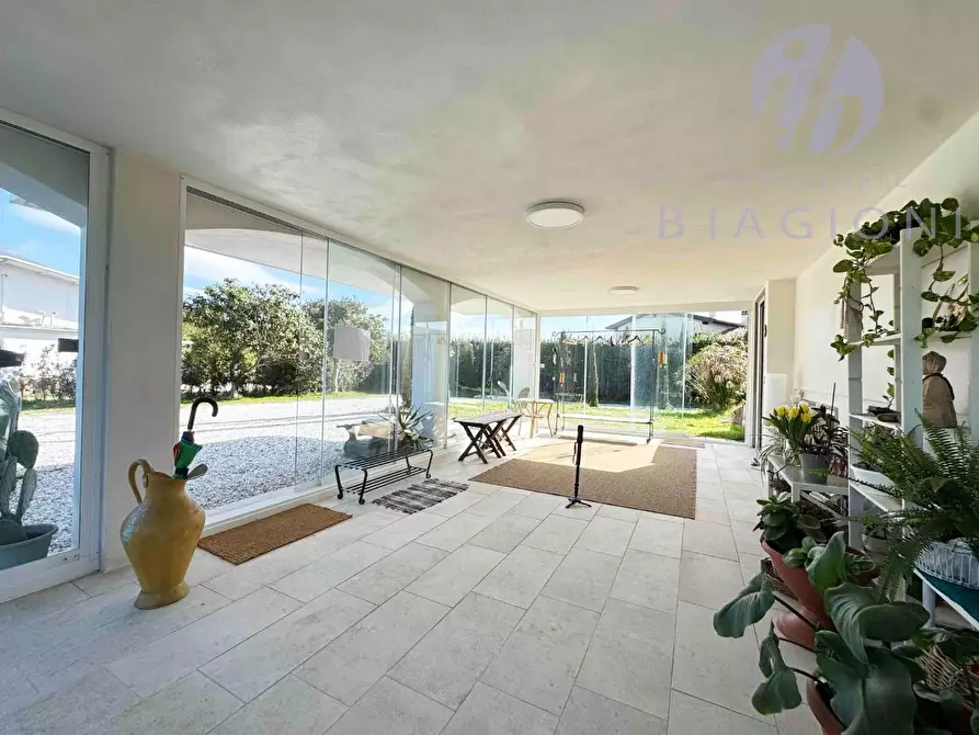 Immagine 14 di Villa in vendita  a Pietrasanta