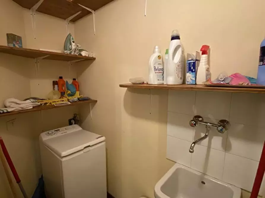 Immagine 12 di Appartamento in vendita  a Lucca