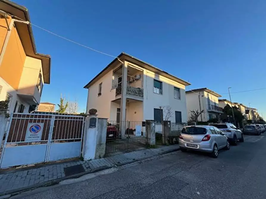 Immagine 3 di Casa bifamiliare in vendita  a Pontedera
