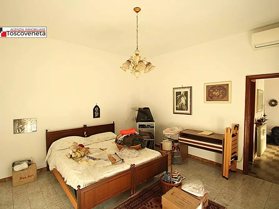 Immagine 12 di Villa in vendita  a Lucca