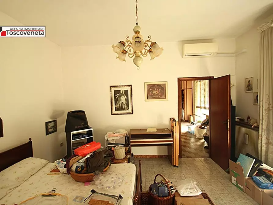 Immagine 13 di Villa in vendita  a Lucca