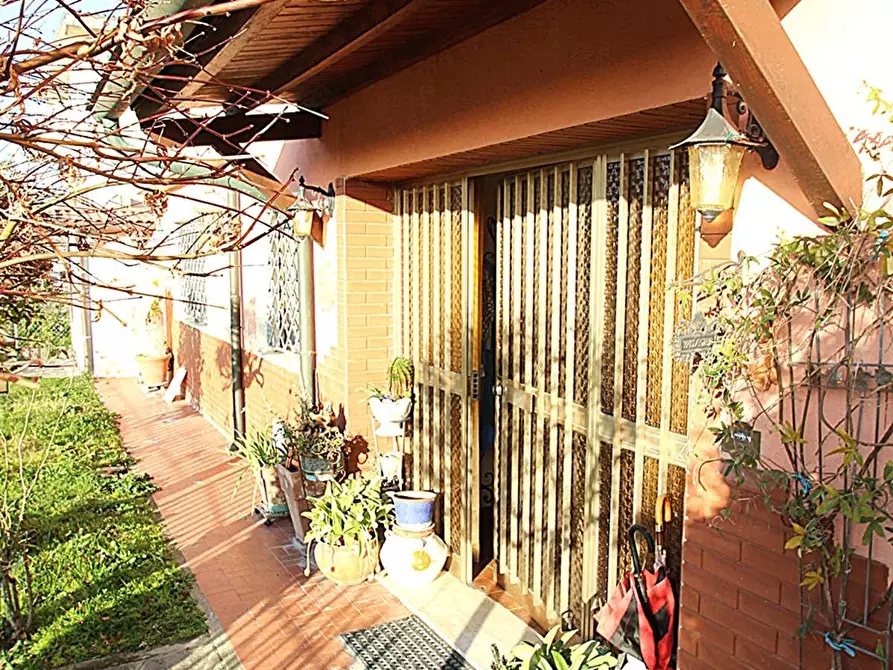 Immagine 23 di Villa in vendita  a Lucca