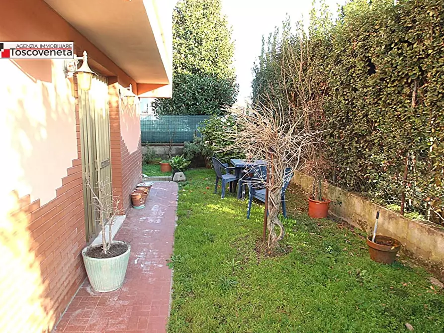 Immagine 25 di Villa in vendita  a Lucca