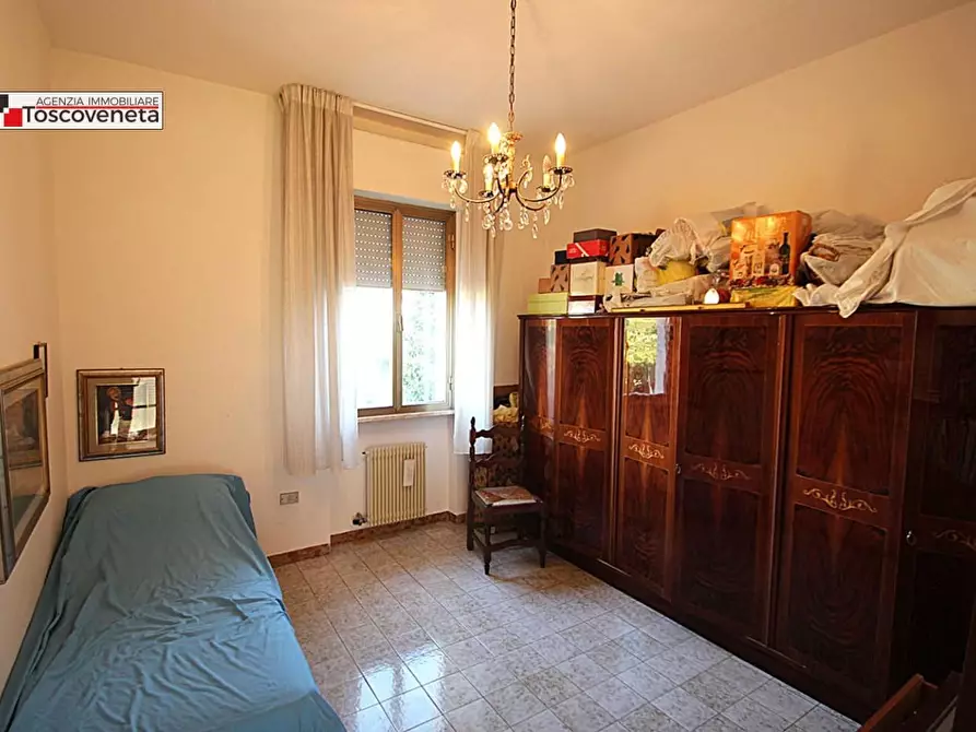 Immagine 14 di Villa in vendita  a Lucca