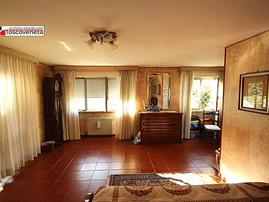 Immagine 7 di Villa in vendita  a Lucca