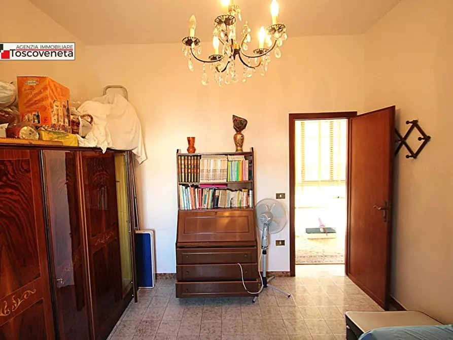 Immagine 15 di Villa in vendita  a Lucca