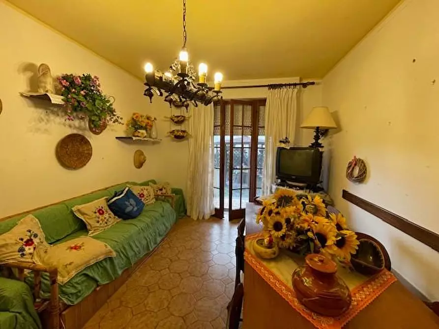 Immagine 2 di Appartamento in vendita  a Viareggio