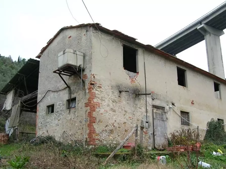 Immagine 2 di Magazzino in vendita  a Massarosa