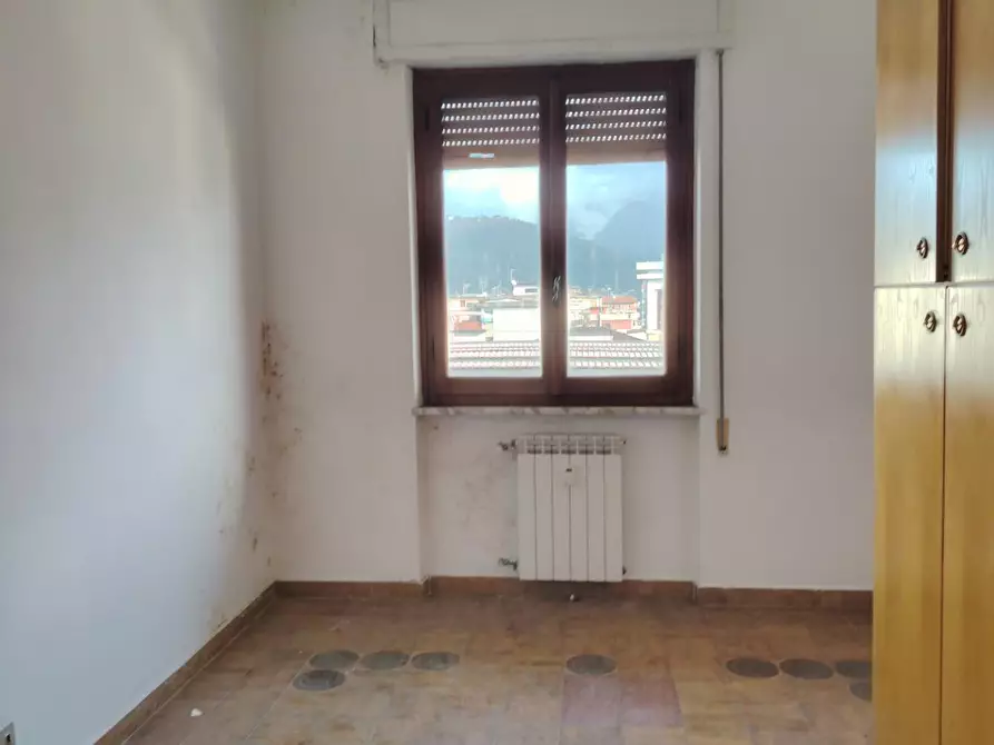 Immagine 9 di Appartamento in vendita  a Carrara