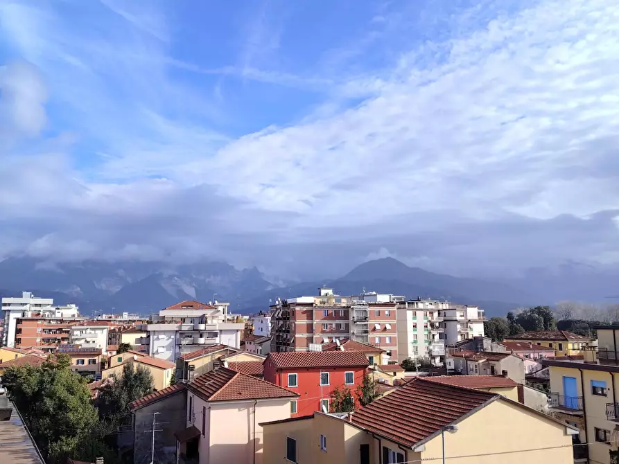 Immagine 12 di Appartamento in vendita  a Carrara