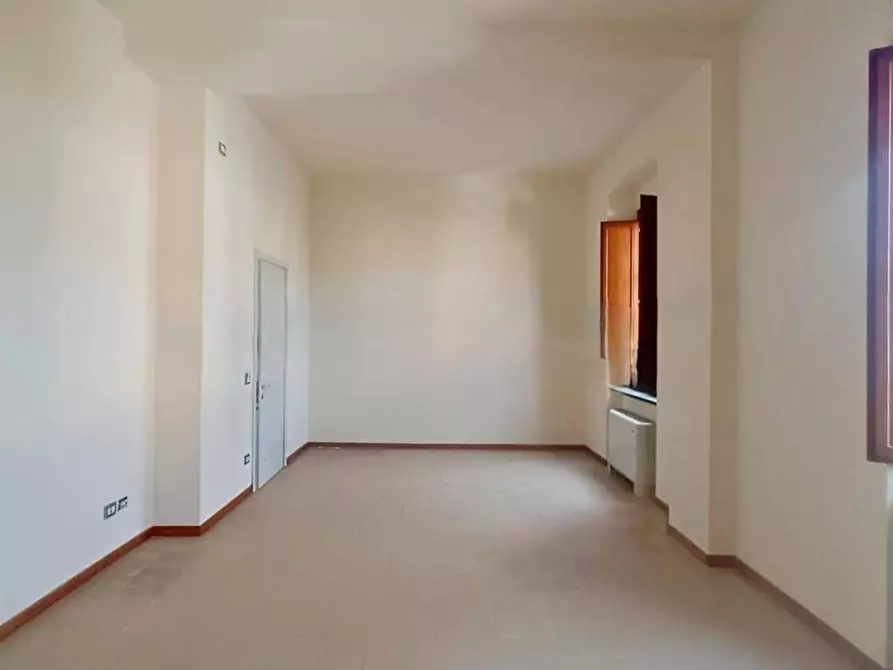 Immagine 6 di Ufficio in vendita  a Lucca