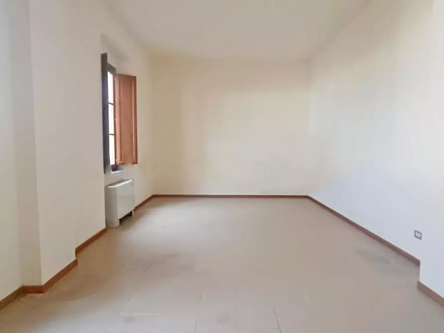 Immagine 5 di Ufficio in vendita  a Lucca