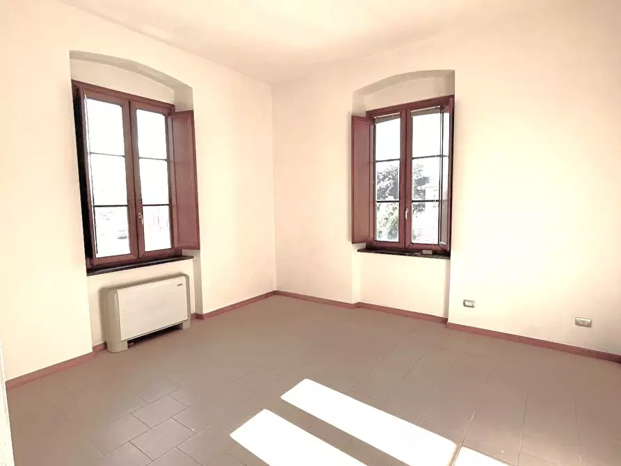 Immagine 15 di Ufficio in vendita  a Lucca