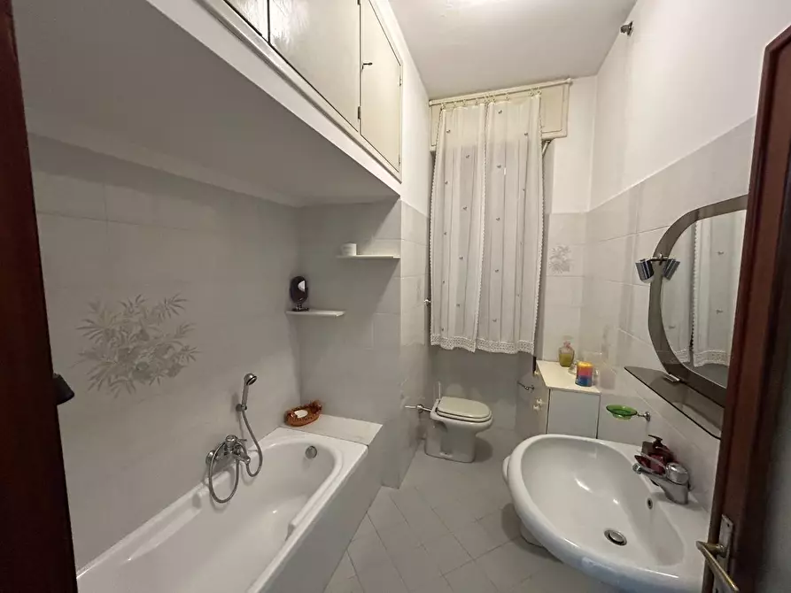 Immagine 28 di Appartamento in vendita  a Siena