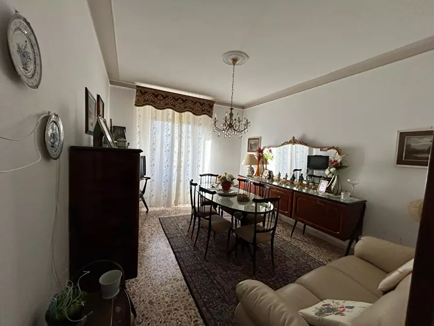 Immagine 3 di Appartamento in vendita  a Siena