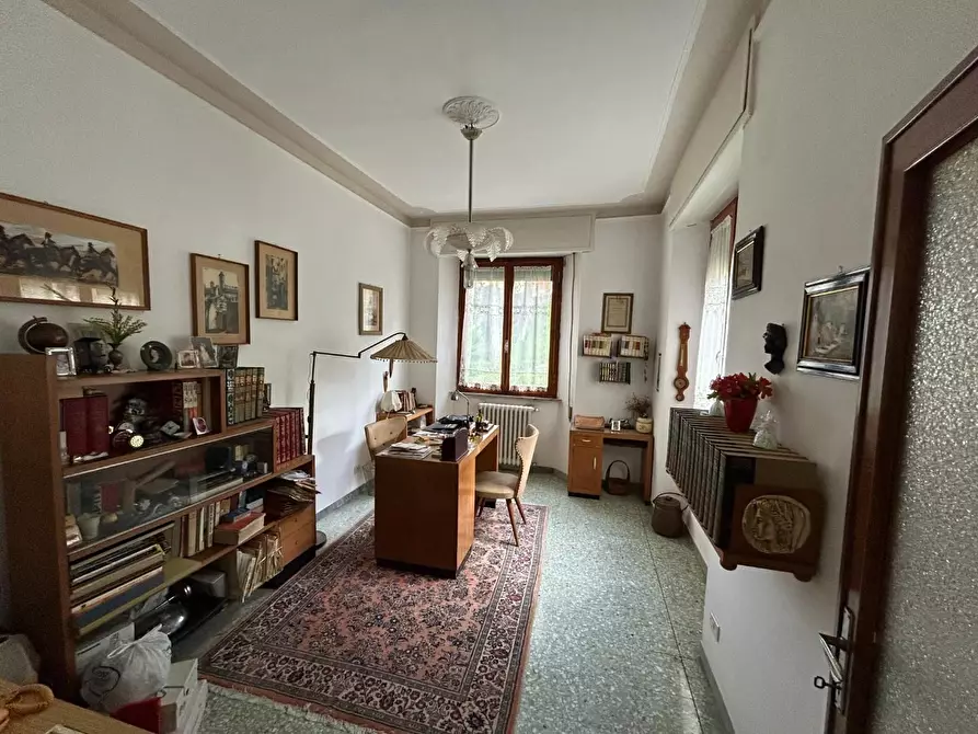 Immagine 11 di Appartamento in vendita  a Siena