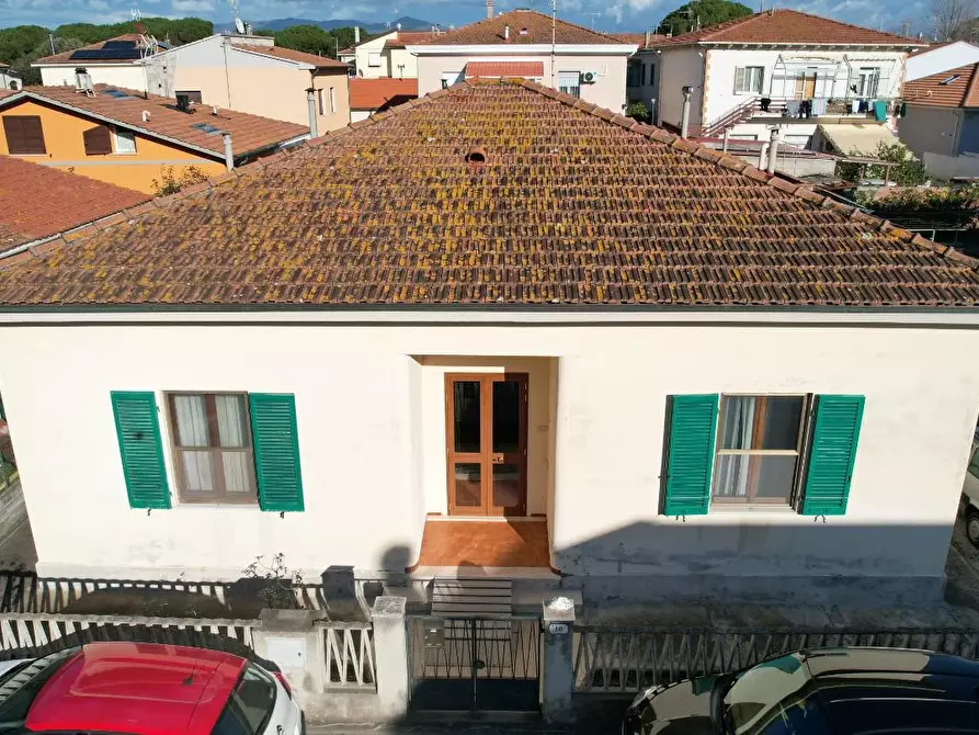 Immagine 1 di Villa in vendita  a Rosignano Marittimo