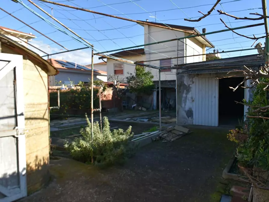 Immagine 10 di Villa in vendita  a Rosignano Marittimo