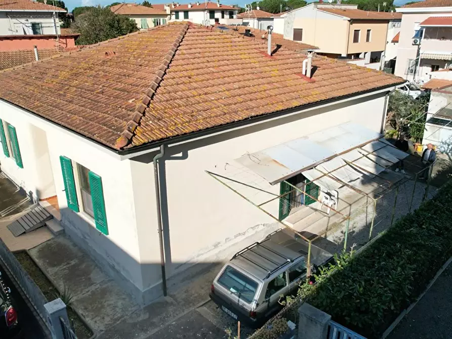Immagine 5 di Villa in vendita  a Rosignano Marittimo