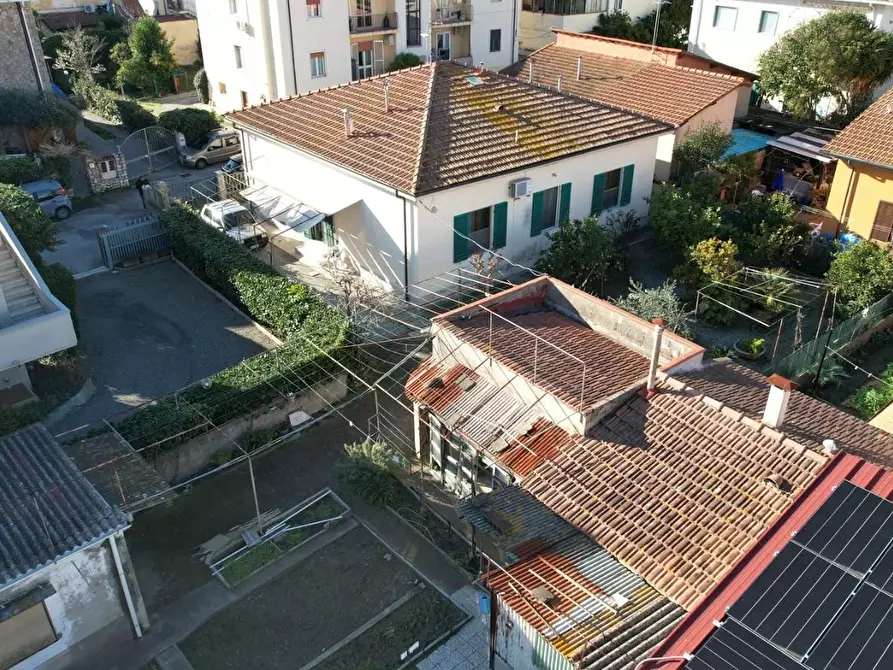 Immagine 6 di Villa in vendita  a Rosignano Marittimo