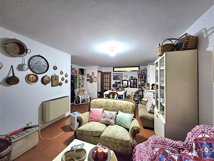 Immagine 21 di Casa trifamiliare in vendita  a Massa