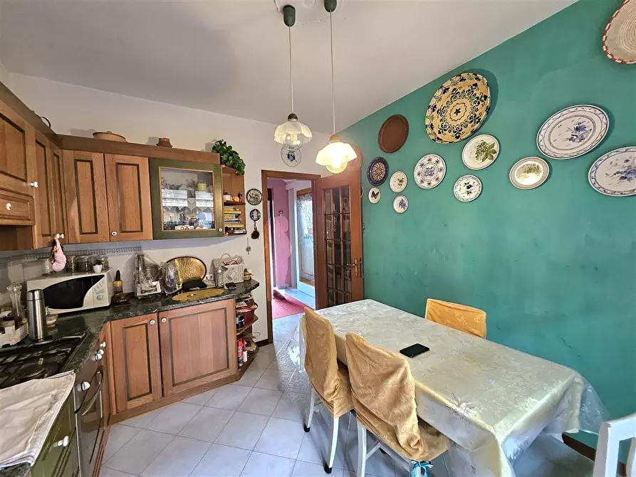 Immagine 8 di Casa trifamiliare in vendita  a Massa