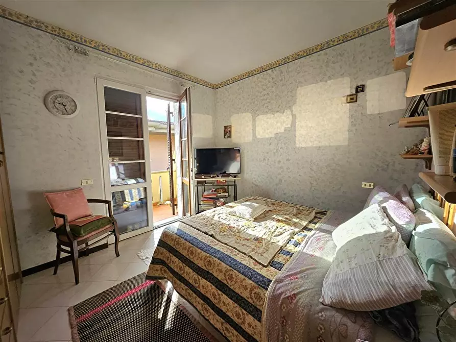 Immagine 12 di Casa trifamiliare in vendita  a Massa