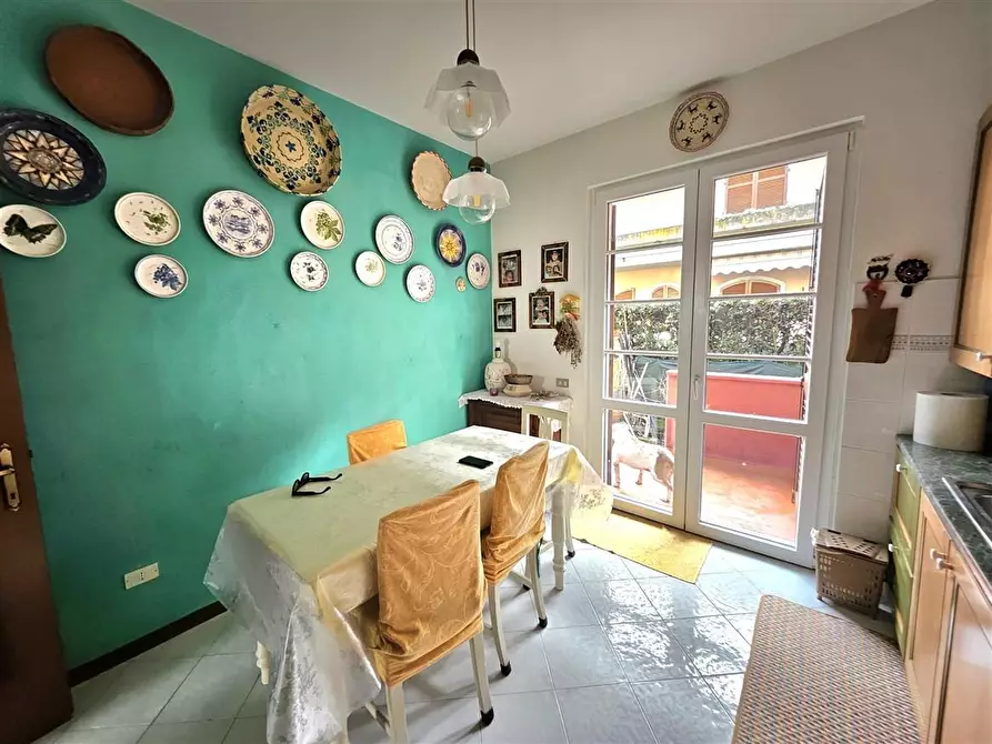 Immagine 7 di Casa trifamiliare in vendita  a Massa