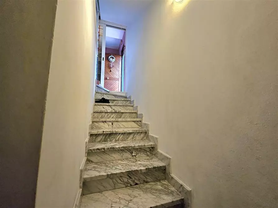 Immagine 19 di Casa trifamiliare in vendita  a Massa