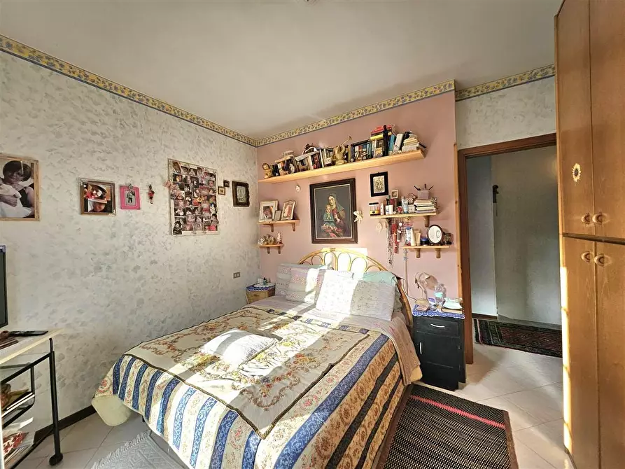 Immagine 13 di Casa trifamiliare in vendita  a Massa