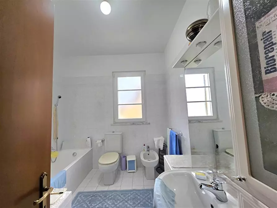 Immagine 14 di Casa trifamiliare in vendita  a Massa