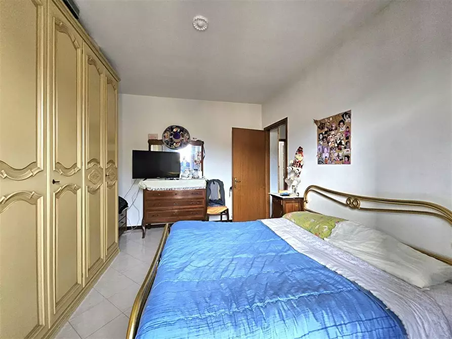 Immagine 17 di Casa trifamiliare in vendita  a Massa