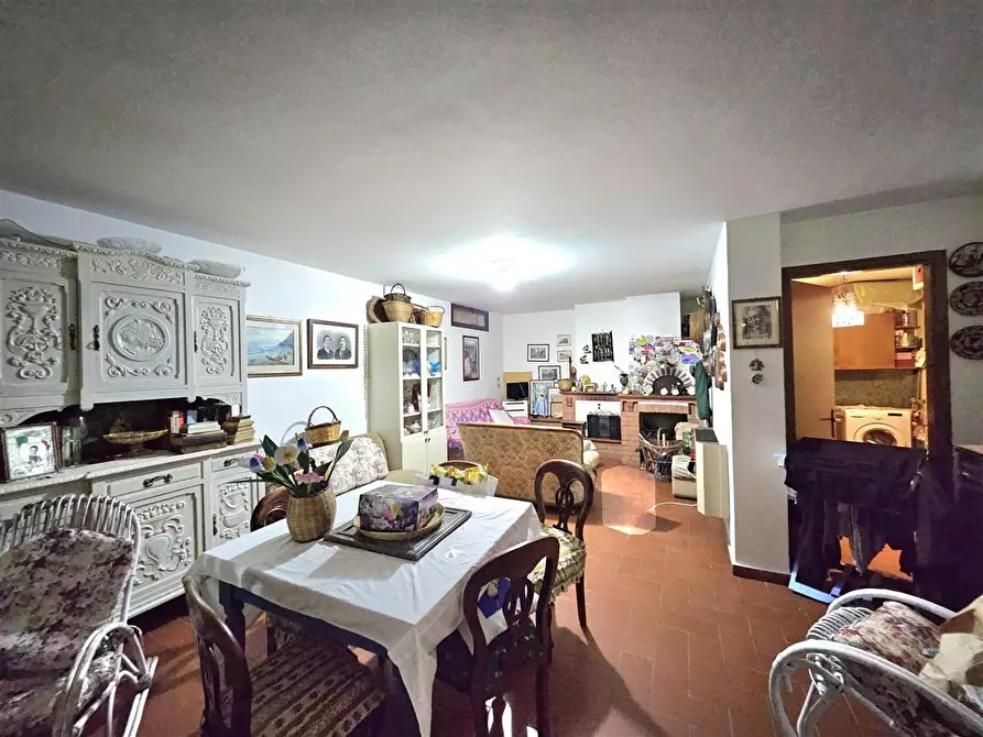 Immagine 20 di Casa trifamiliare in vendita  a Massa