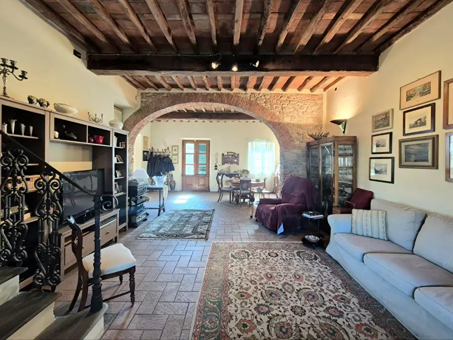 Immagine 14 di Rustico / casale in vendita  a Lucca