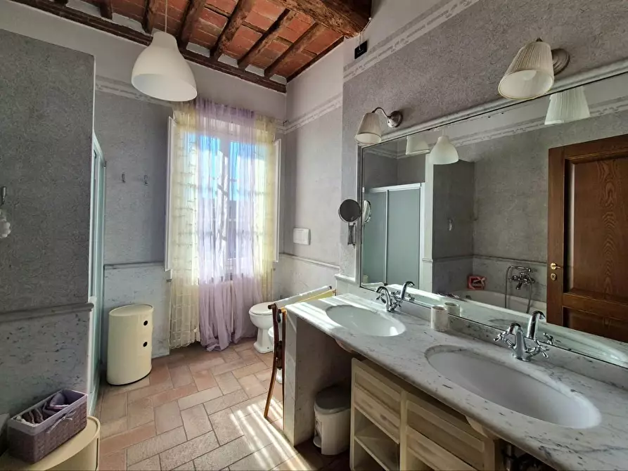 Immagine 29 di Rustico / casale in vendita  a Lucca