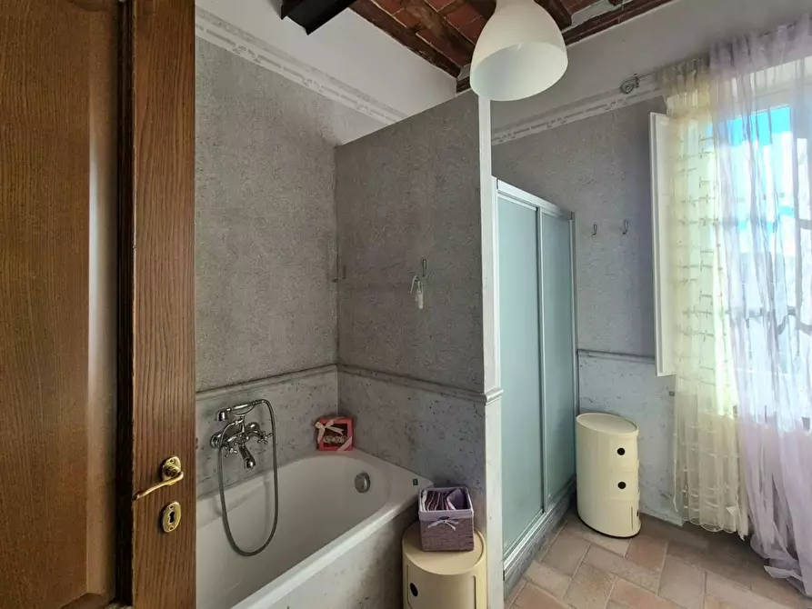 Immagine 30 di Rustico / casale in vendita  a Lucca