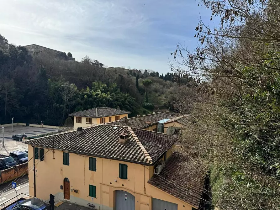 Immagine 21 di Appartamento in vendita  a Siena