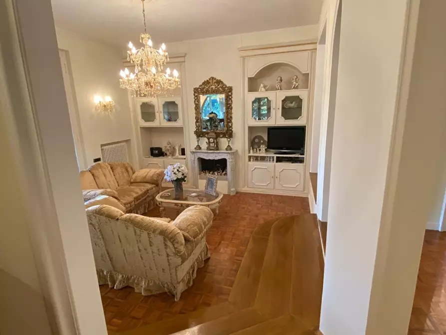 Immagine 9 di Villa in vendita  a San Giuliano Terme