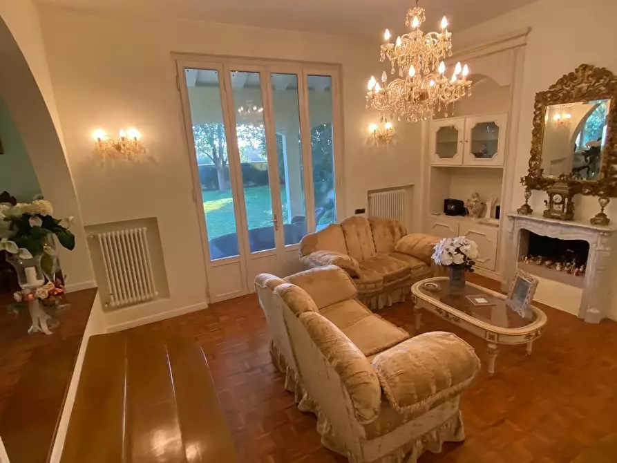 Immagine 5 di Villa in vendita  a San Giuliano Terme