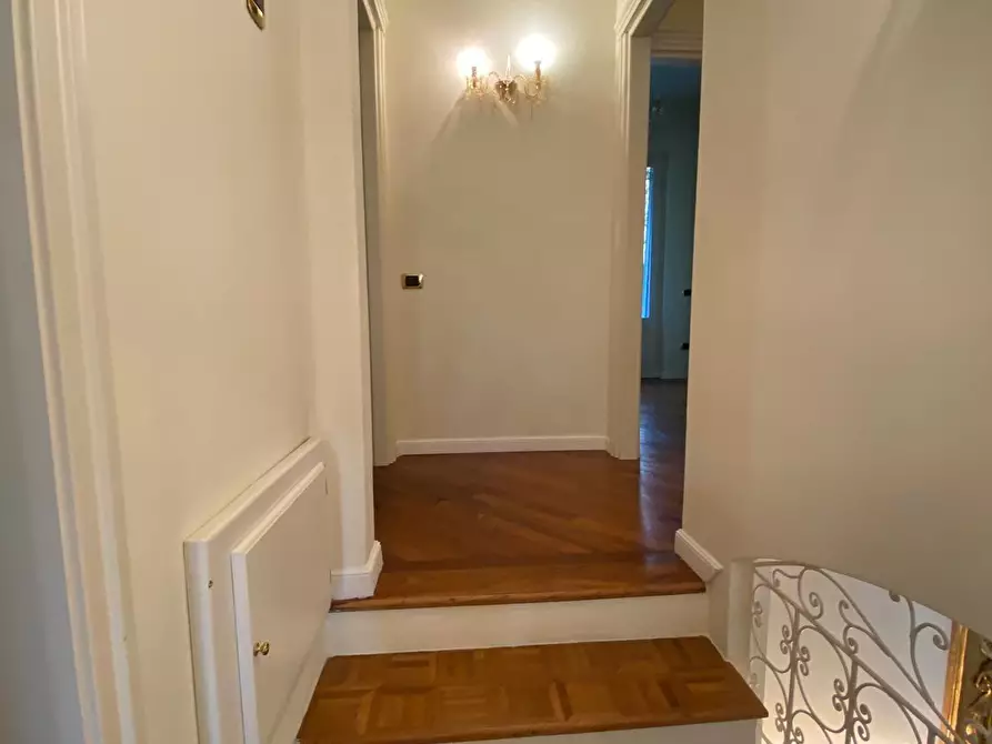 Immagine 3 di Villa in vendita  a San Giuliano Terme