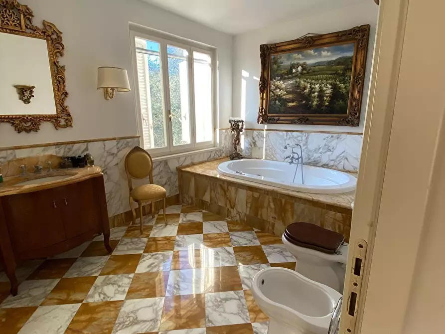 Immagine 12 di Villa in vendita  a San Giuliano Terme