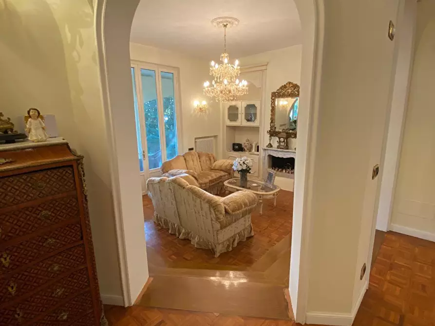 Immagine 7 di Villa in vendita  a San Giuliano Terme