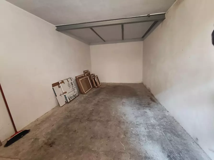 Immagine 33 di Appartamento in vendita  a Lucca