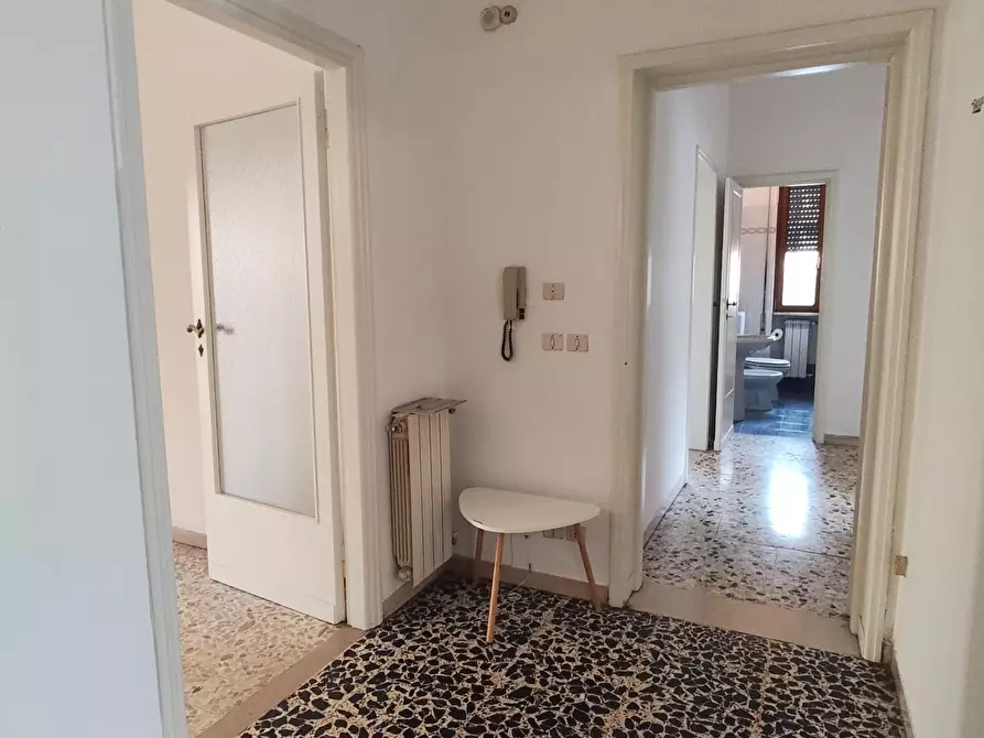 Immagine 27 di Appartamento in vendita  a Lucca