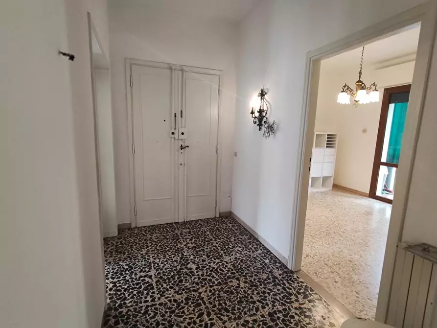 Immagine 25 di Appartamento in vendita  a Lucca