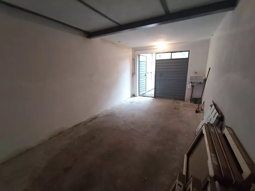 Immagine 34 di Appartamento in vendita  a Lucca