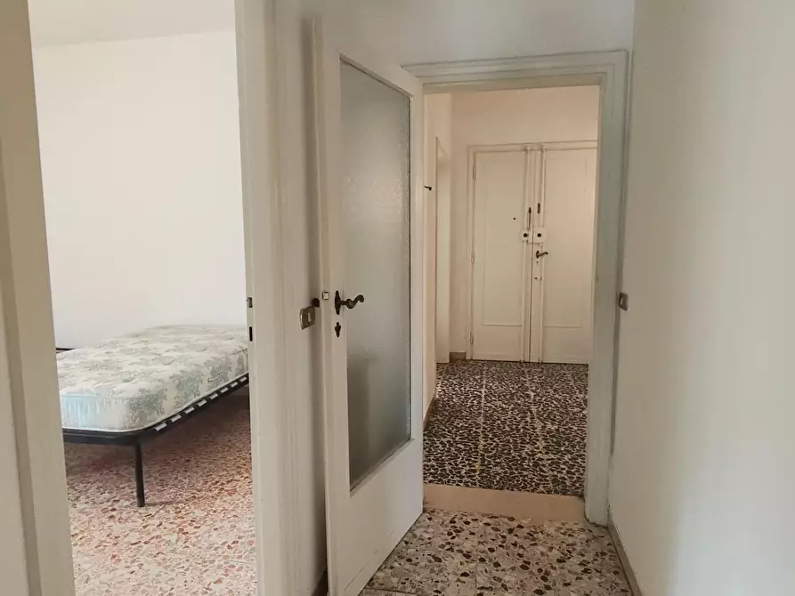 Immagine 20 di Appartamento in vendita  a Lucca