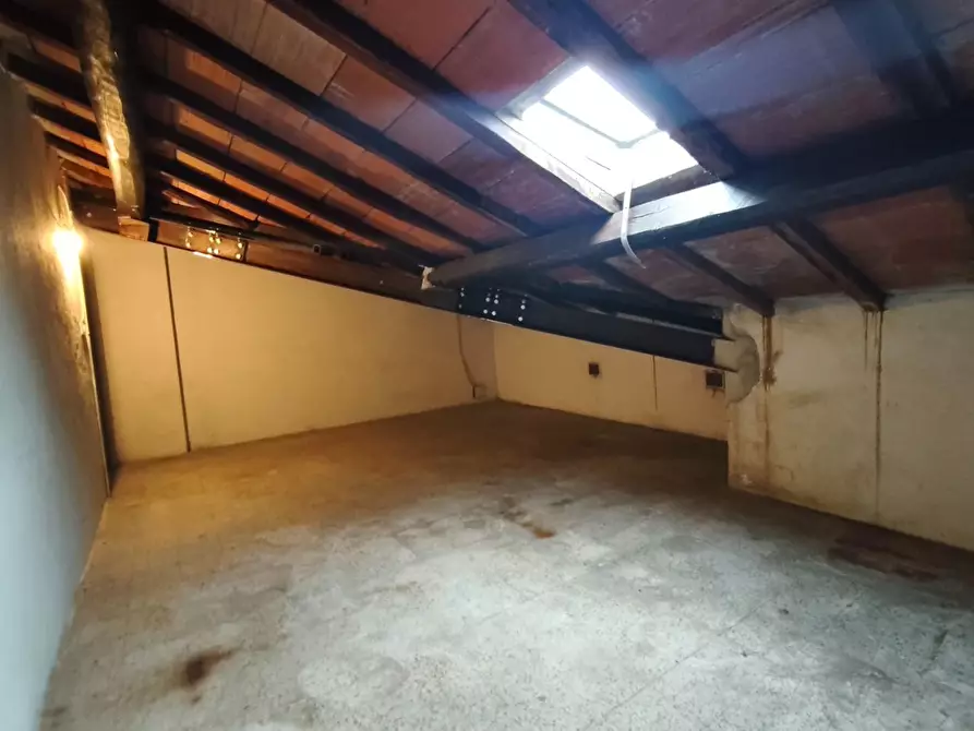 Immagine 32 di Appartamento in vendita  a Lucca